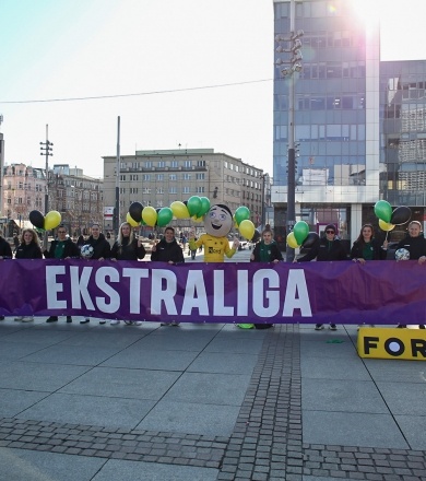 Piłkarska GieKSa na katowickim rynku [WIDEO]