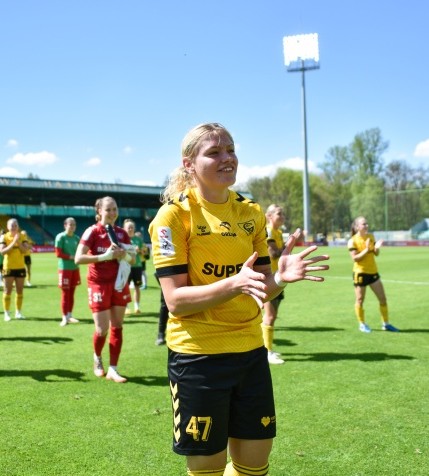 Nowa umowa Julii Langosz